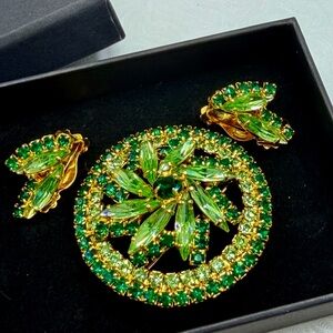 Vintage Artistic Signed  Green and Gold Brooch Set